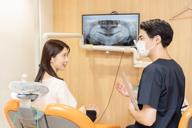 できる限り歯を保存する方針を大切にし、患者様がご自身の歯で食事や会話を続けられる口腔環境の維持に取り組んでいます。※写真はイメージです。