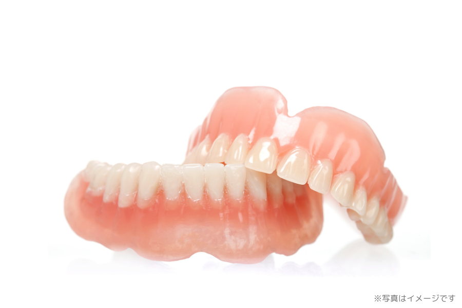 【市民運動場前バス停徒歩2分】夜20時まで診療・痛みに配慮した治療の亀岡歯科医院