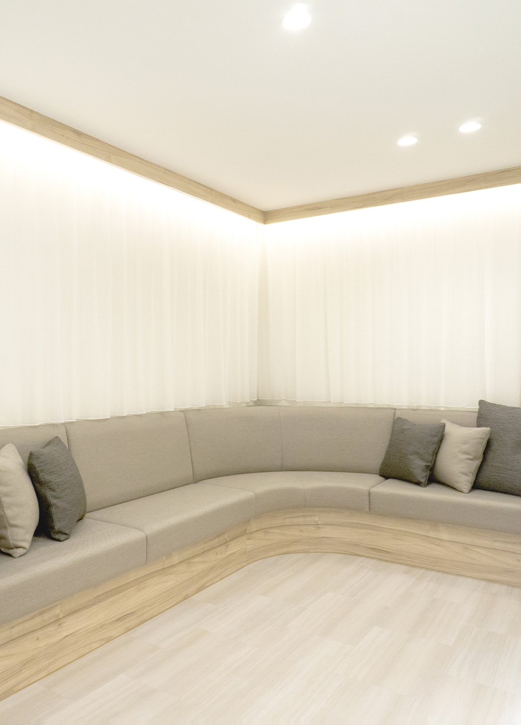 【学園前駅より徒歩5分】【駐車場完備】患者様の利便性と快適さを大切にする近藤歯科医院