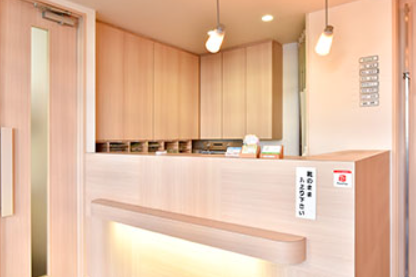 ①外観②受付③診療室