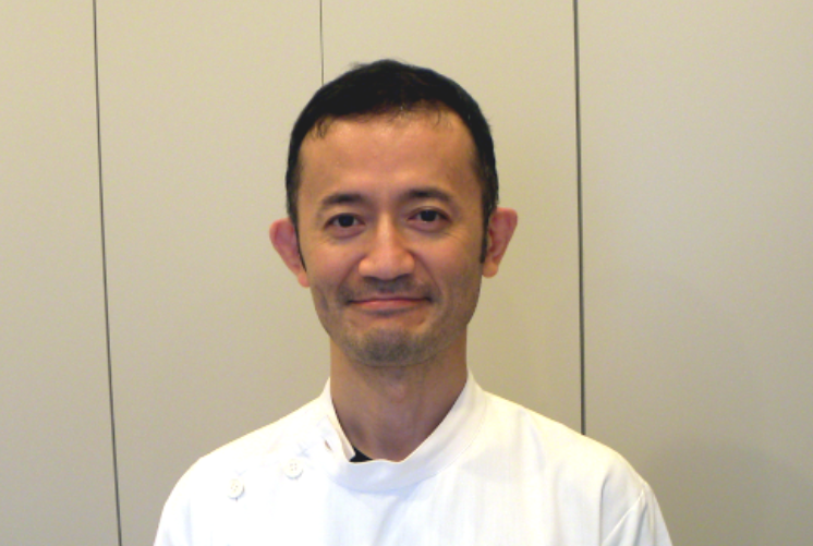 院長の服部　俊彰