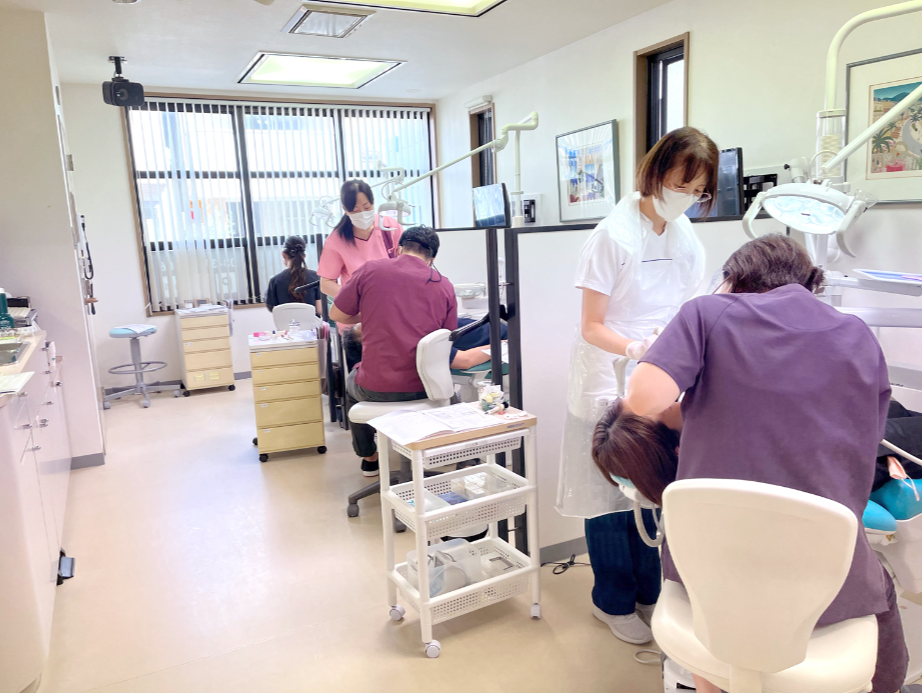 ①外観②入口③診療チェア