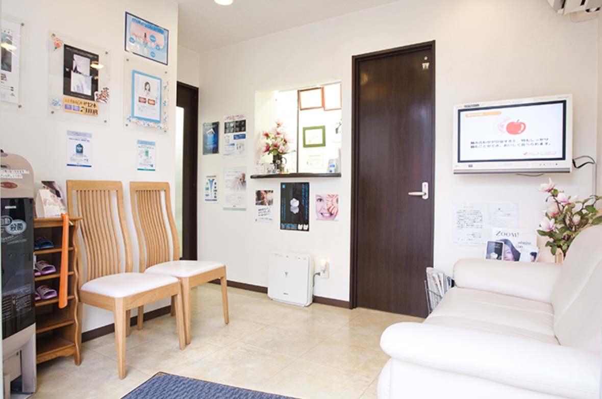 ①経験豊富な医師による安心の幅広い歯科治療 ②③医院風景