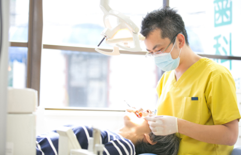 歯周病は自覚症状が少ない病気です