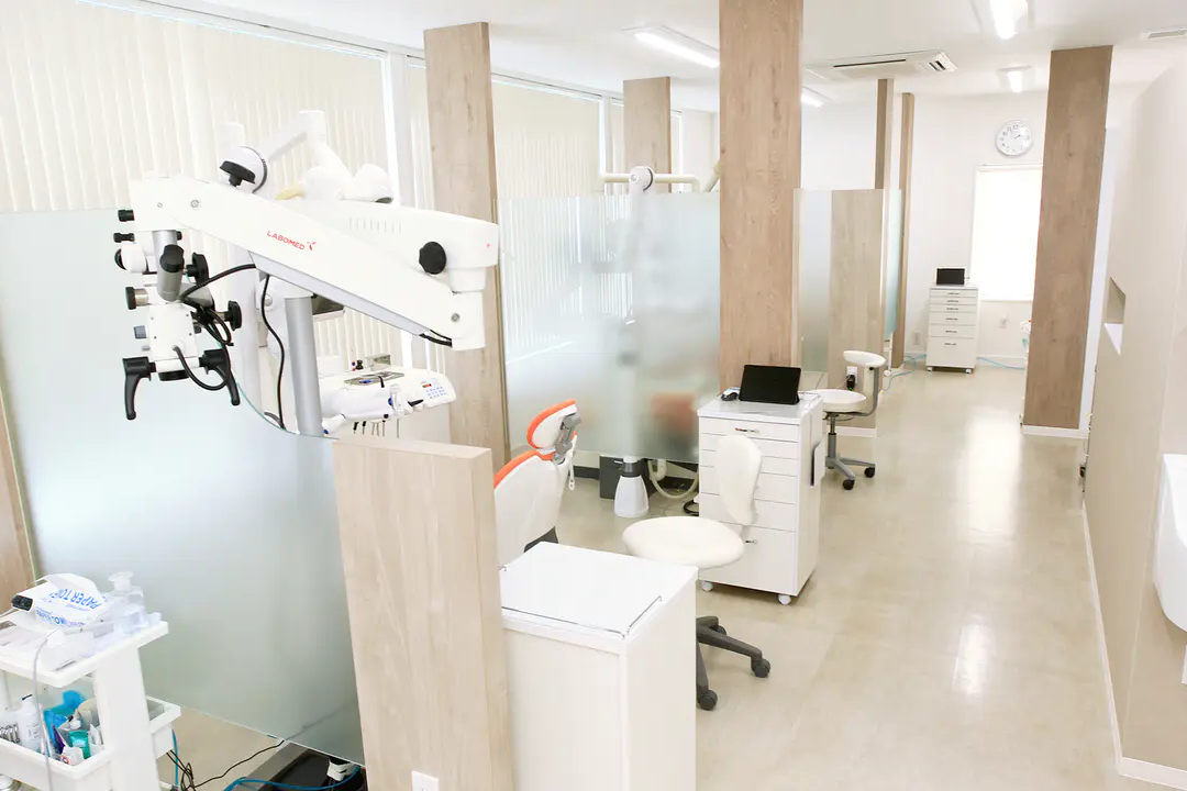 表面麻酔や細い注射針で、痛みに配慮した丁寧な処置