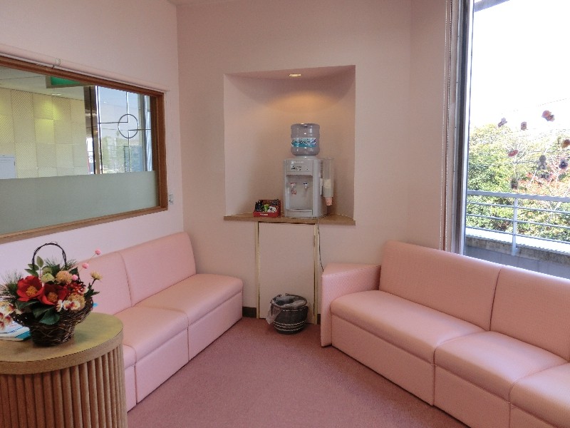 【高畑バス停 徒歩1分】痛みに配慮した優しい診療で幅広い世代のお口の健康を支えるはっぴぃ～歯科・小児歯科
