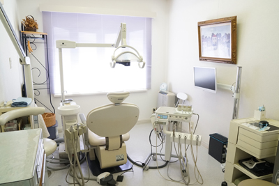 【上所駅 車で5分】【日本顎咬合学会 咬み合わせ認定医 在籍】検査に基づく治療計画と個室診療で安心につなげる諸見里歯科医院