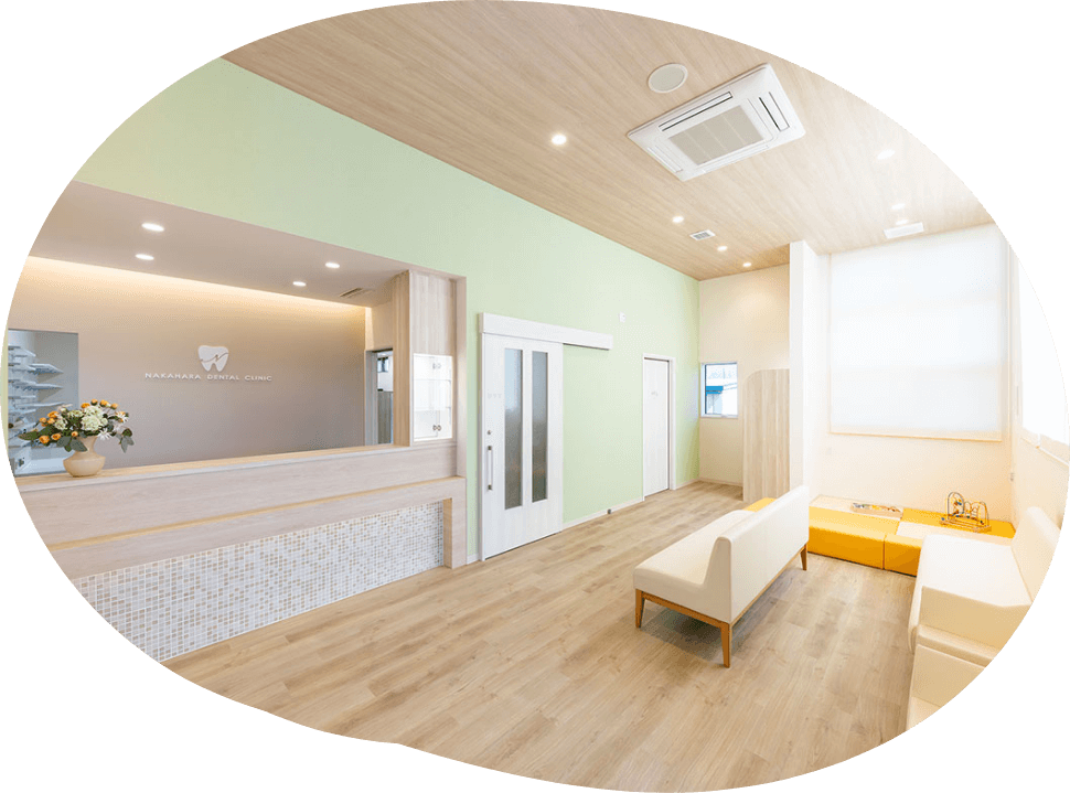 ①医院外観 ②受付・待合室 ③診療風景