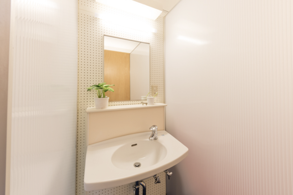 ①お子様のかみ合わせチェックから、大人の目立たない矯正まで ②③院内風景