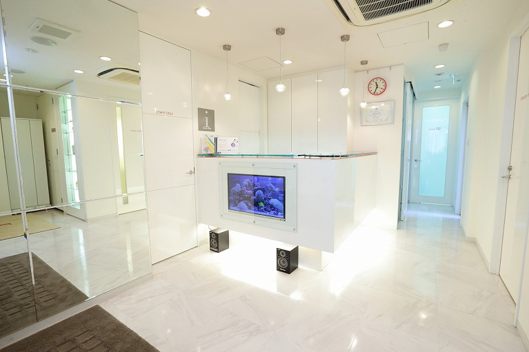 ①診療室②待合室③受付