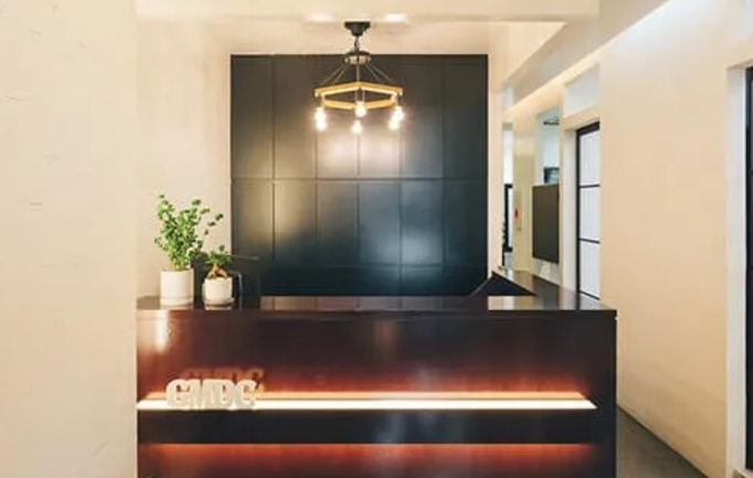 ①受付②待合スペース③治療室