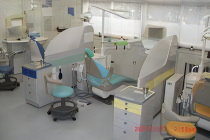 ①クリニック外観②待合室③診療室