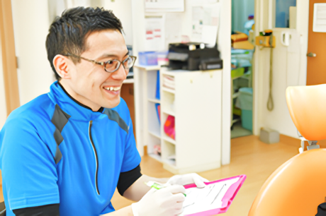 確実に研修していることを見てもらうため、待合室に各修了証を掲示しています