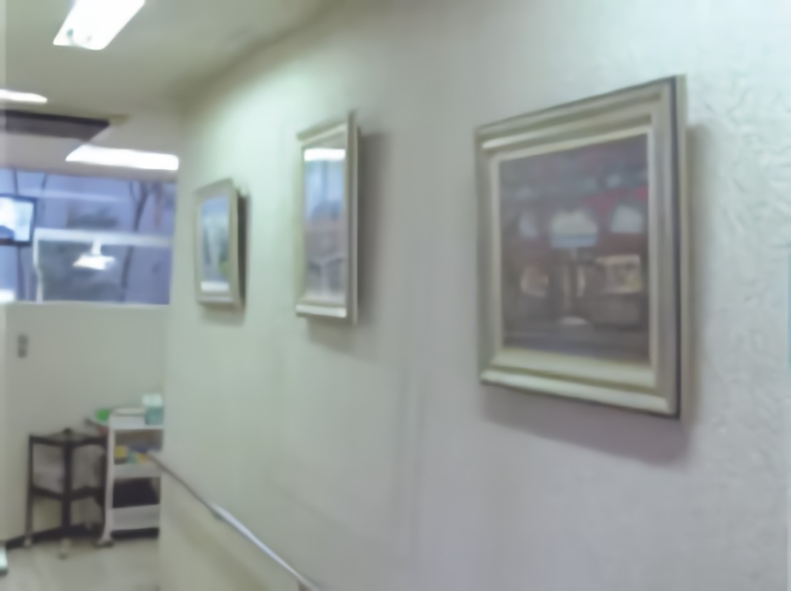 ①医院外観②受付③待合室