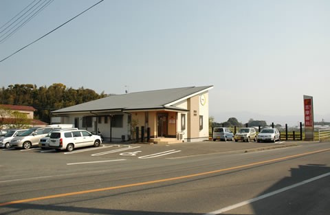 ①外観②受付③駐車場