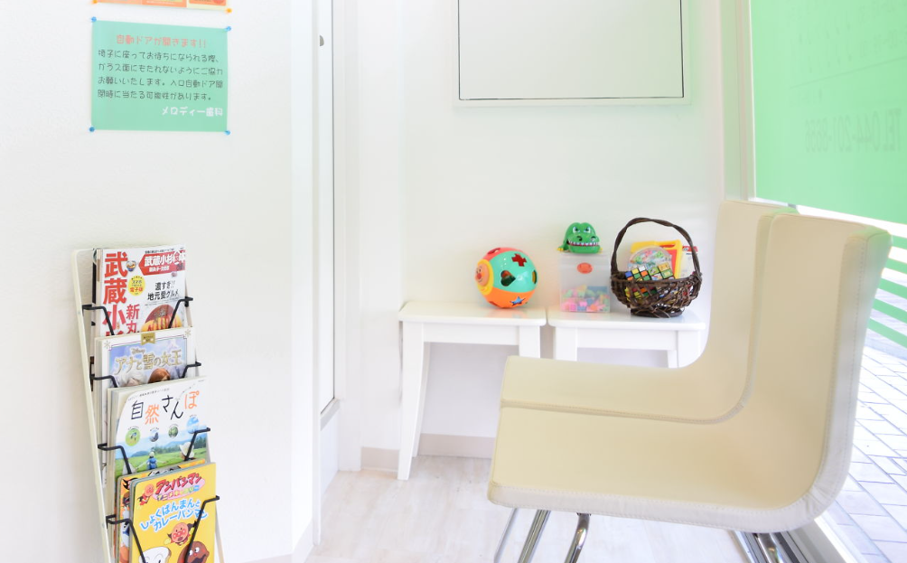 ①外観②待合スペース③治療室