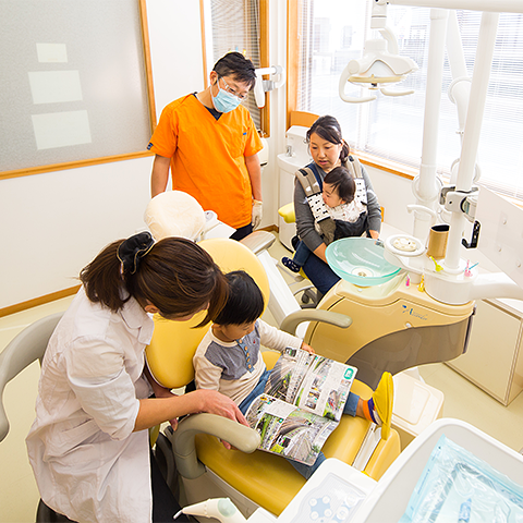 おこさまの患者様の診察の様子