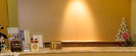 ①受付②診察室③診察台