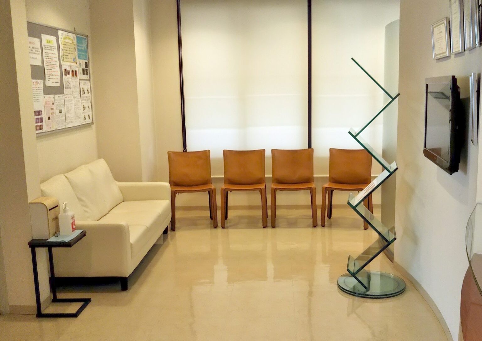 ①受付②待合室③診療室