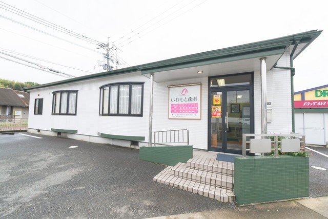 医院の外観と院内の様子