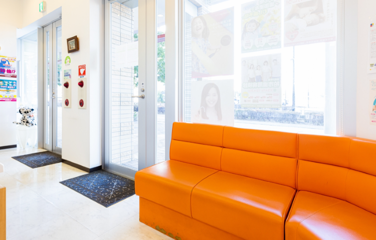 ①受付②待合室③治療室