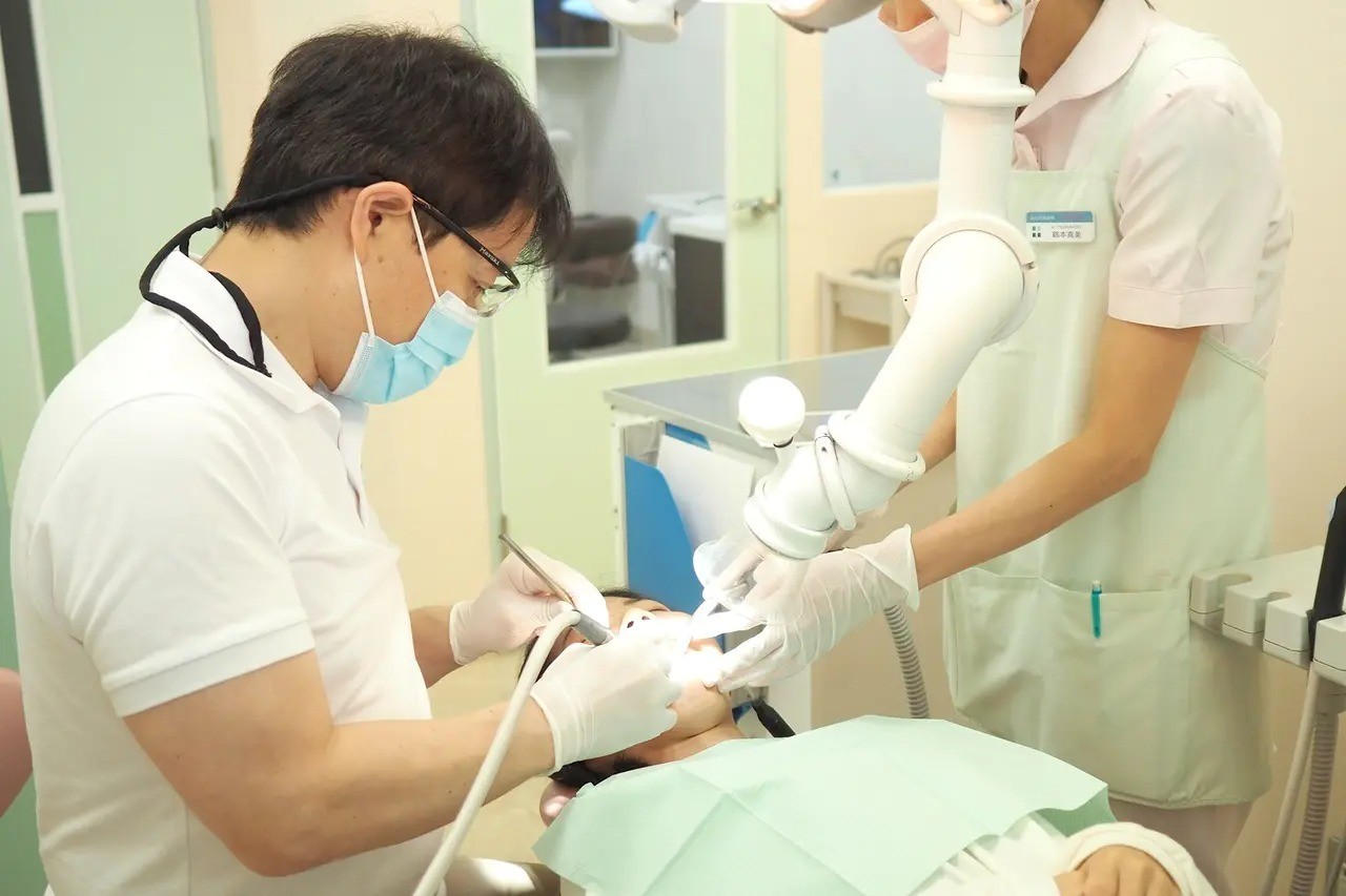 ①医院外観②診療の様子③レントゲン室