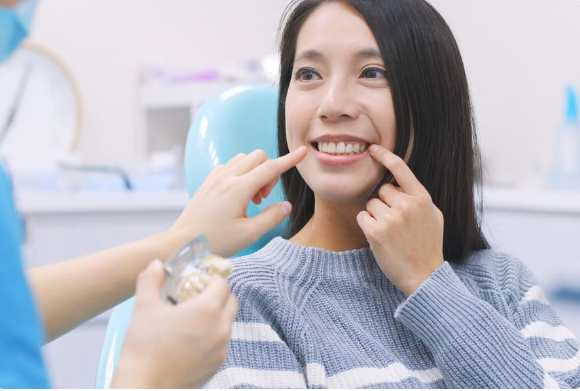 自信あふれる明るい笑顔で、日々をもっと楽しくポジティブに過ごしませんか？