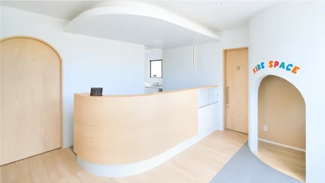 【WEB予約可・バリアフリー】地域に寄り添い世代を問わず安心できる診療体制を整える小林歯科医院