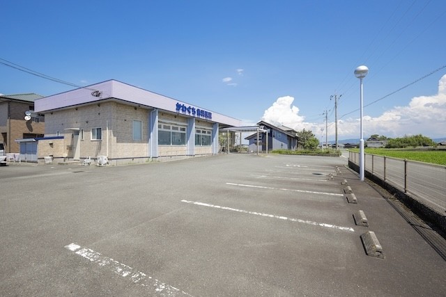 広い駐車場があるためお車で通院が可能です