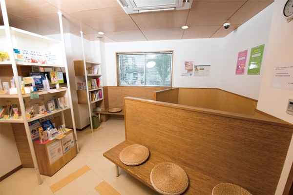 リラックスできる待合室を用意しています。