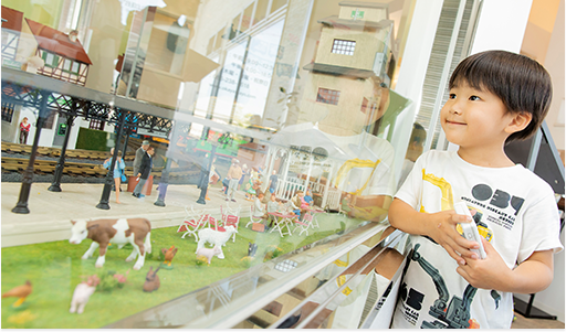 外観・動く鉄道模型・待合室