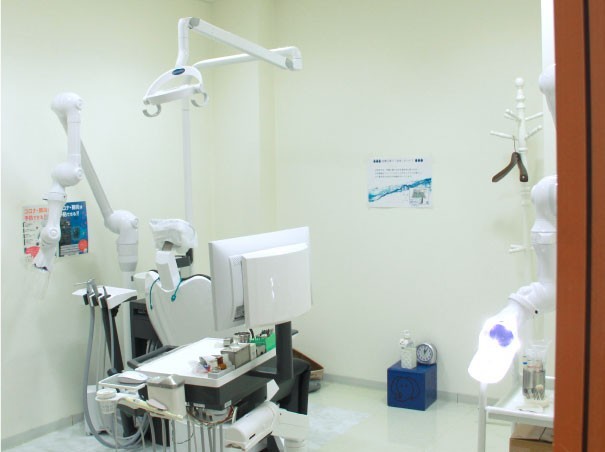 ①外観②キッズスペース③診療室