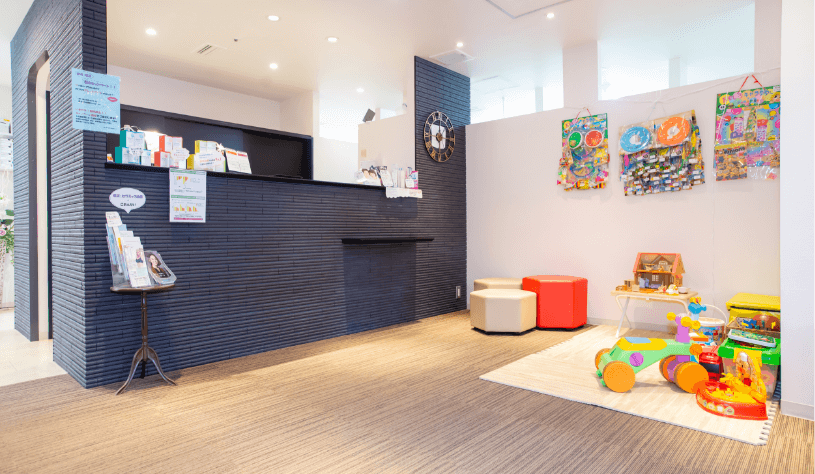 キッズルームは、落ち着いた雰囲気と楽しい空間を両立しています