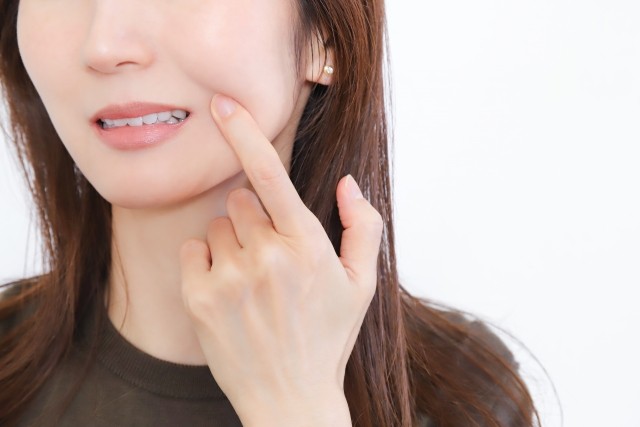 症状の改善だけでなく再発予防にも力を入れ、日々のセルフケアと専門的なケアの両面からお口の健康維持を支えています。※写真はイメージです。