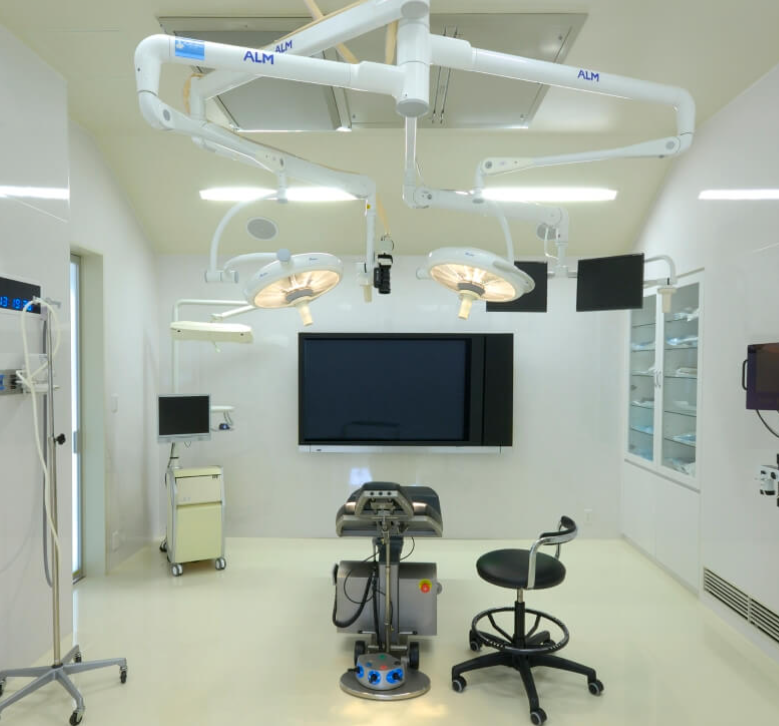 ①外観②待合い③診療室