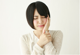 口腔内の問題は、見た目だけでなく機能面にも影響を及ぼします