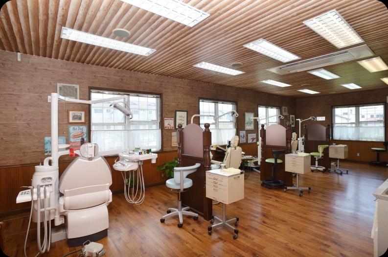 【伊豆長岡駅徒歩5分・駐車場完備】リラックスできる環境と通いやすさを大切にする村田歯科医院