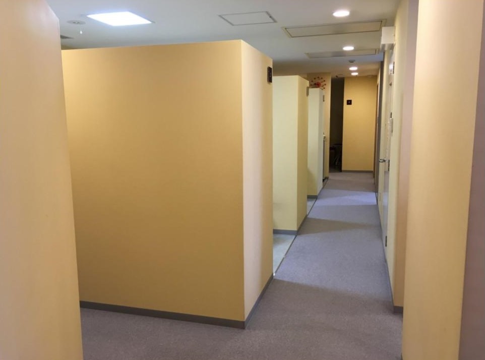 ①受付②待合室③診療室