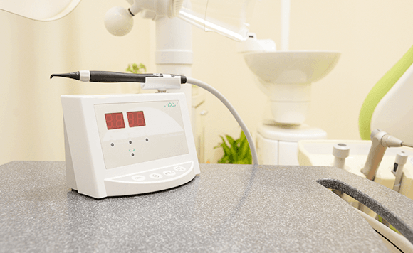 最新の検知技術と早期発見による最小限の侵襲で長期的な歯の健康を維持