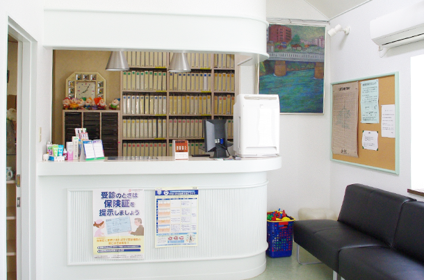 【黒笹駅からバスでアクセス可・駐車場完備】インプラントと予防歯科に注力する松尾歯科