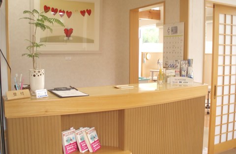 ①外観②受付③駐車場