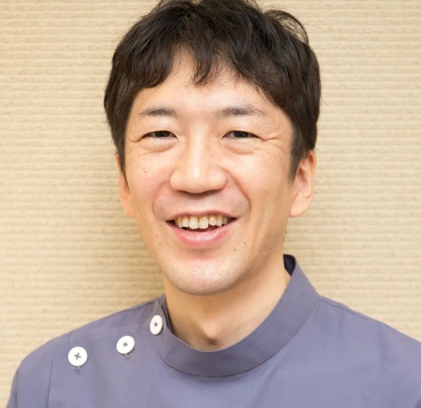 院長の秋本　陽介