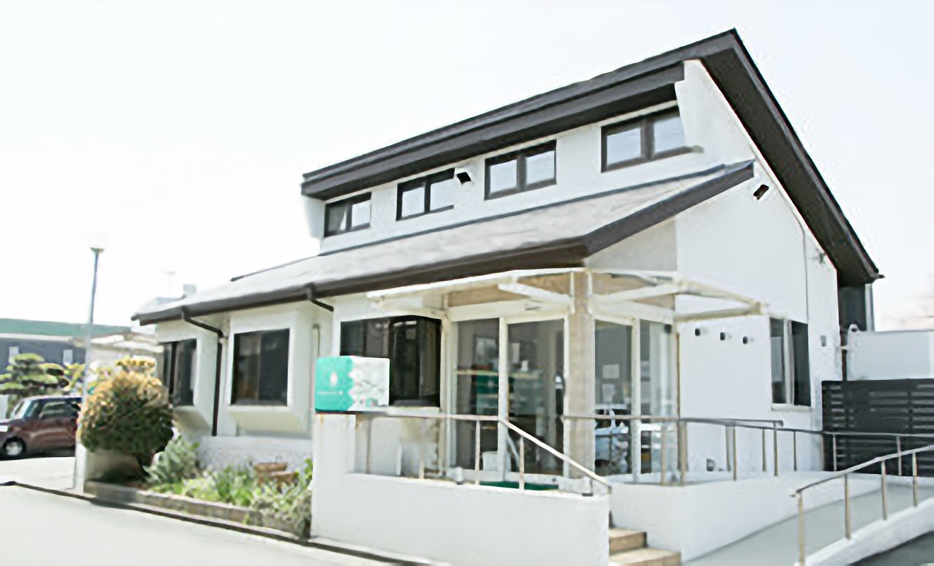 ①外観②受付③キッズスペース