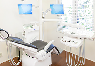 【城端駅徒歩20分】患者様一人一人のご年齢やライフスタイルに合った治療を提供するまな歯科クリニック