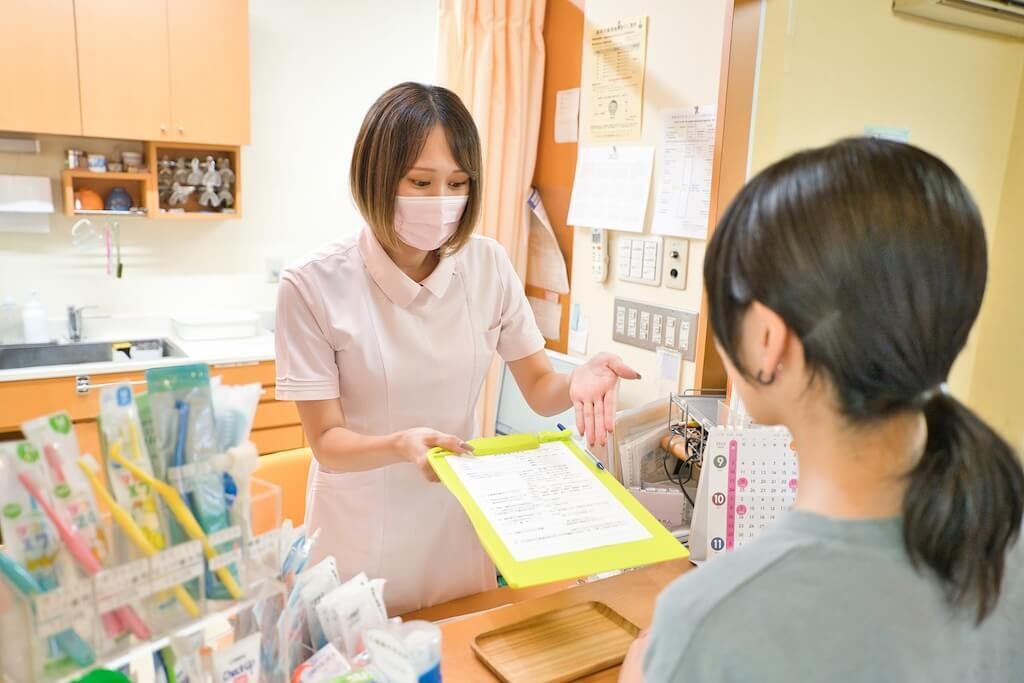【坂下町駅より徒歩3分】親子二代で紡ぐ信頼、夜間診療や他科連携で地域を支える「かなやま歯科クリニック」