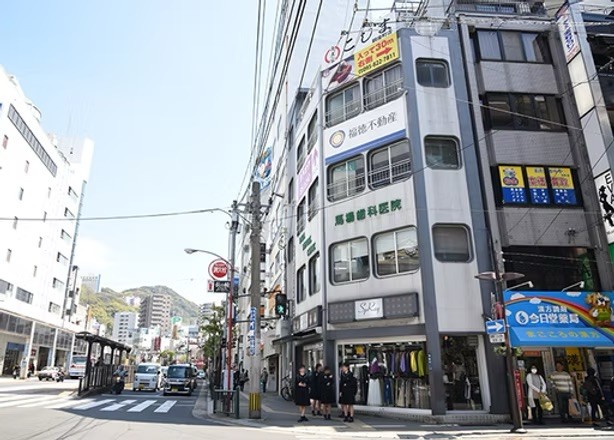 ①ビル外観②受付③治療室