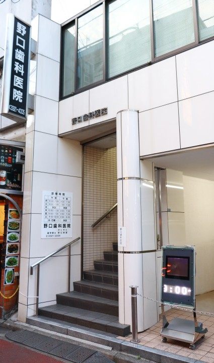 ①クリニック外観②受付③待合室