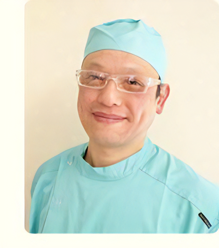 院長の鈴木 亮人