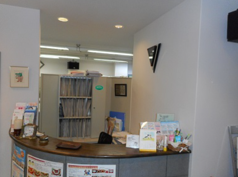 ①クリニック外観②受付③診療室