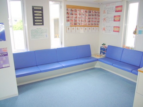 ①医院外観②待合室③診療室